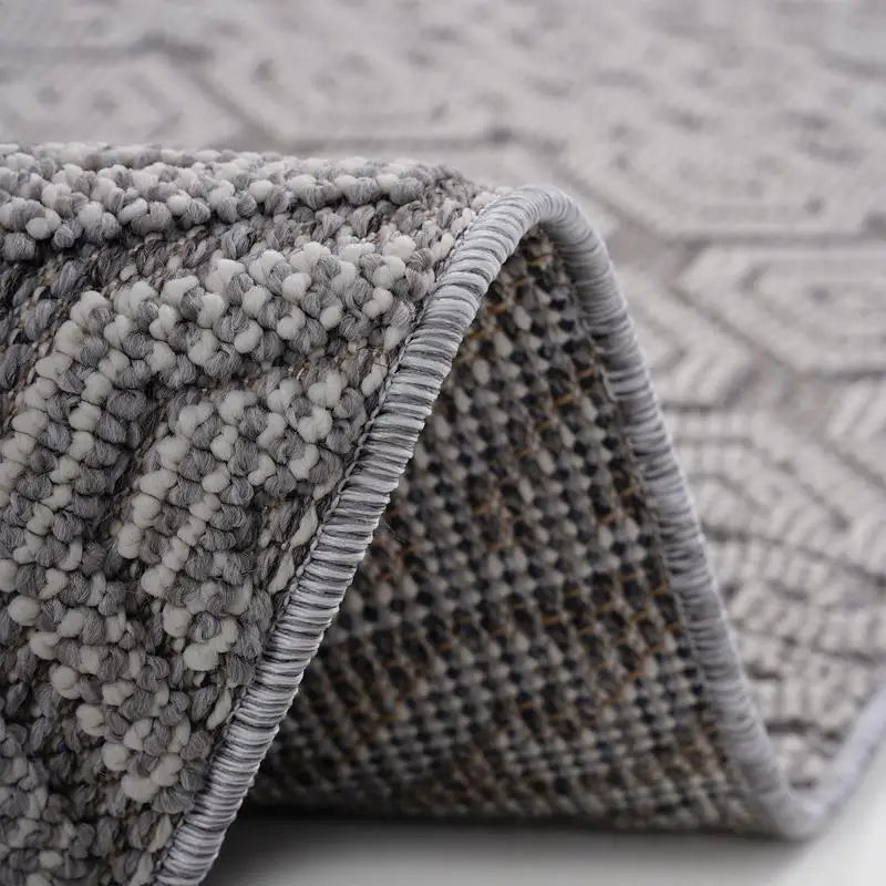 6x9 Geometric Indoor/Outdoor Grey/White