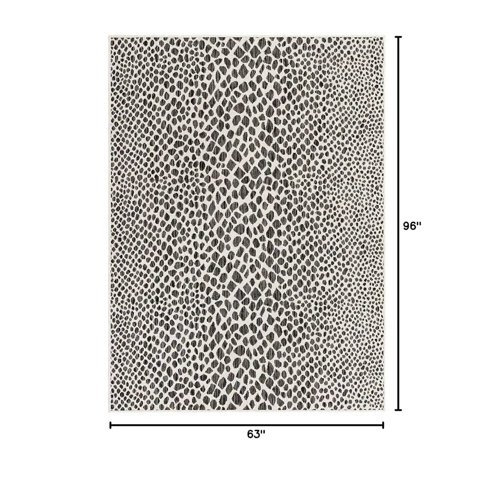 5' 3' X 8' Outdoor rug black and ivory