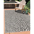 5' 3' X 8' Outdoor rug black and ivory