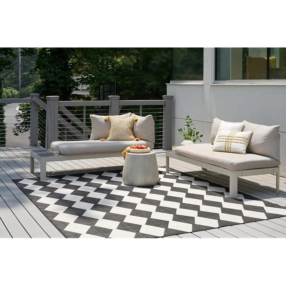 Diamond pattern Indoor/Outdoor 6' X 9'