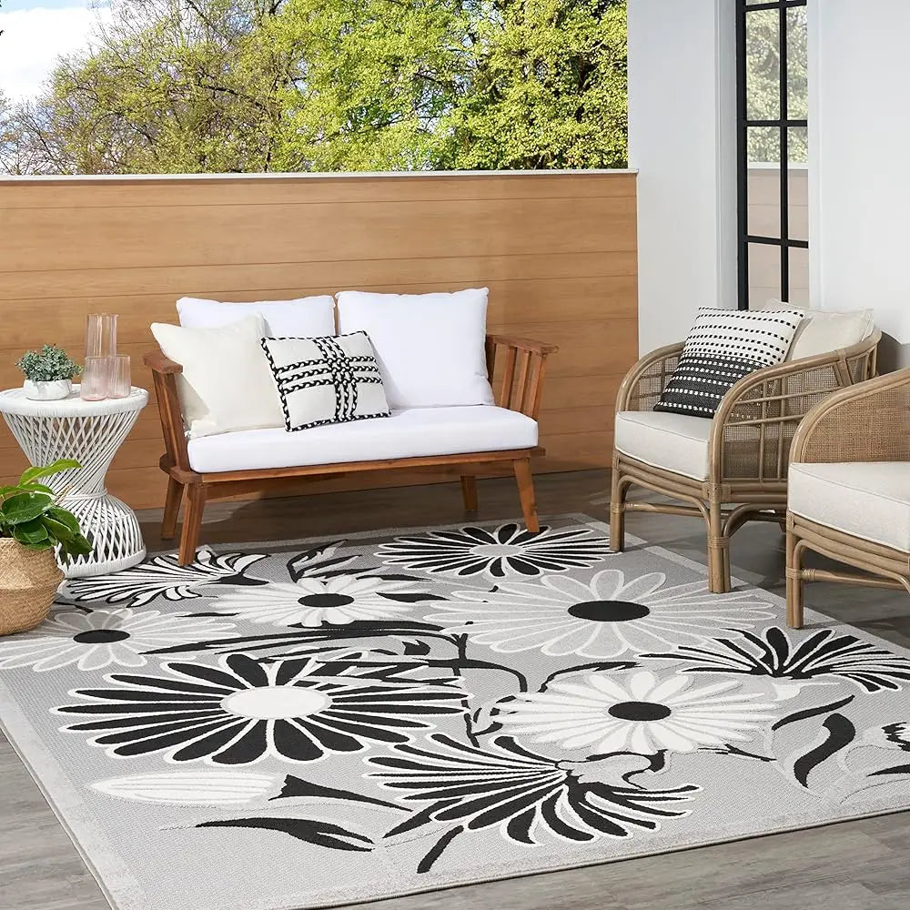 5'3"x7'5" Aloha Indoor/Outdoor Black/White
