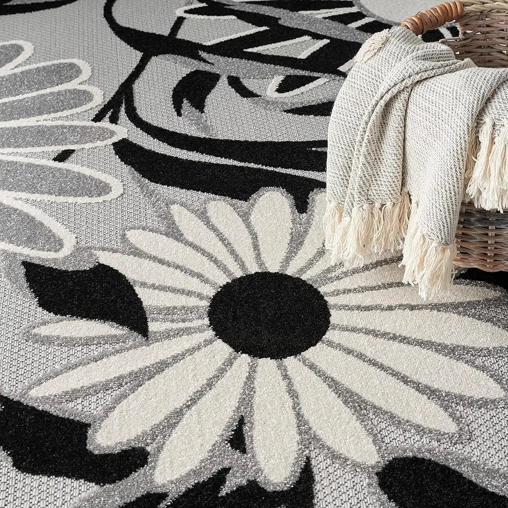 5'3"x7'5" Aloha Indoor/Outdoor Black/White