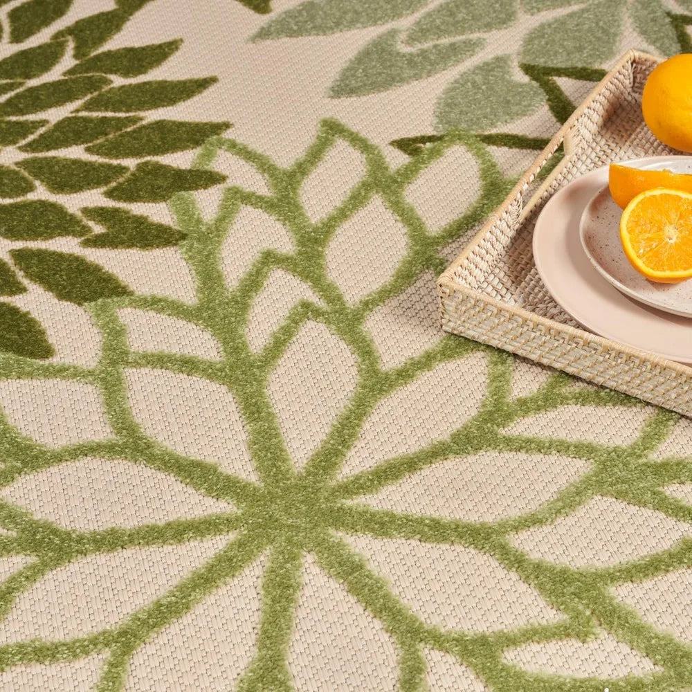 7'10"x10'6" Indoor/Outdoor Ivory/Green
