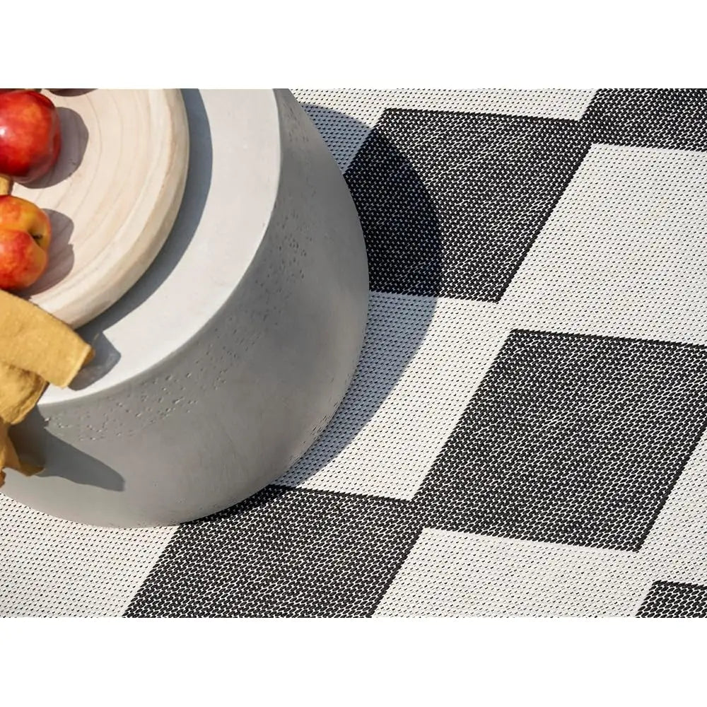Diamond pattern Indoor/Outdoor 6' X 9'