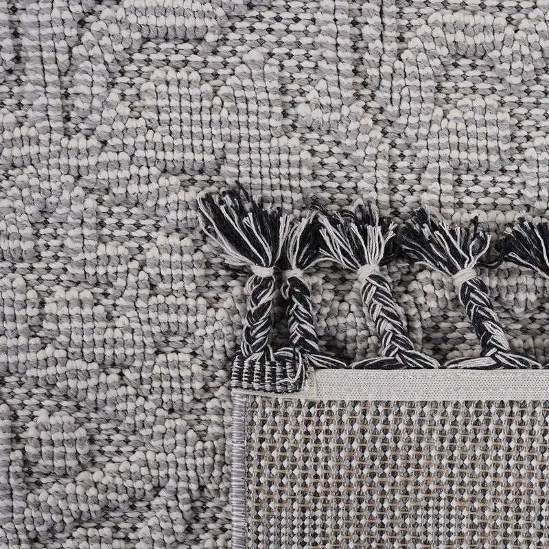 5x7 White/Grey Indoor/Outdoor