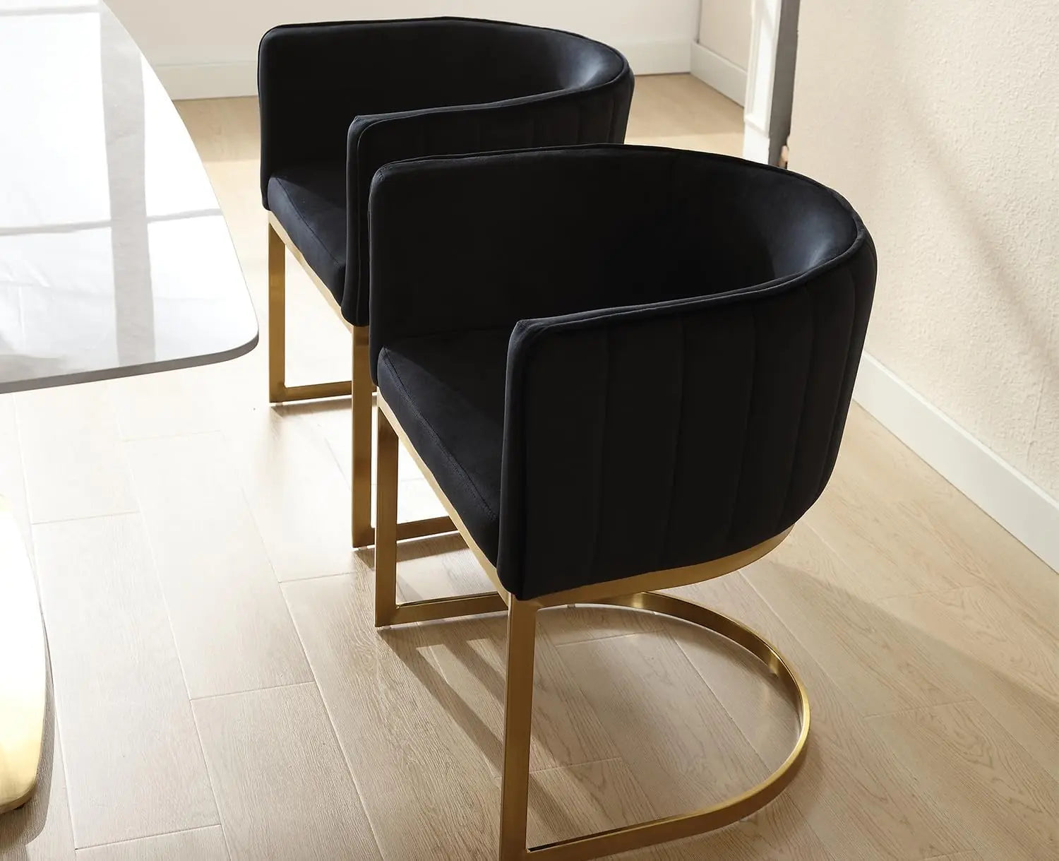 4 Velvet Modern Barrel Arm