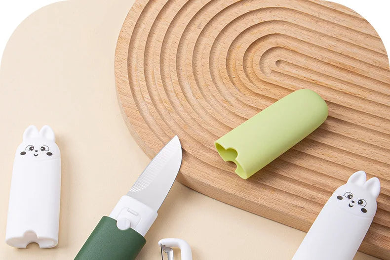 Multifunctional fruit knife two-in-one